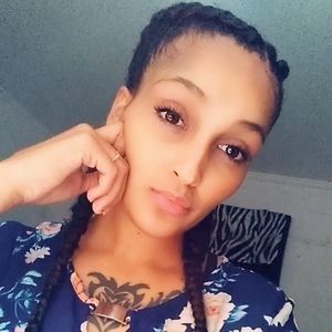 Meet your Posher, Destanie